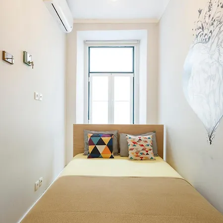 Pleasant Bedrooms In Shared House In The Center Of Praça Da Figueira Lisboa