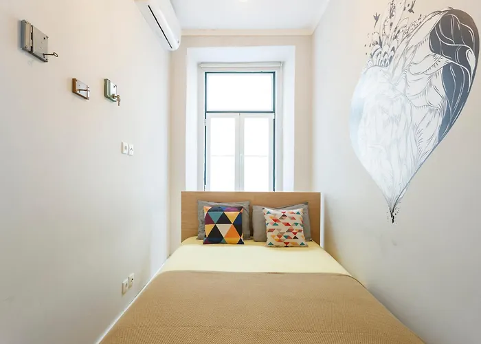 Pleasant Bedrooms In Shared House In The Center Of Praca Da Figueira Lissabon