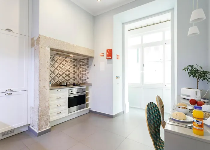Pleasant Bedrooms In Shared House In The Center Of Praca Da Figueira Lissabon