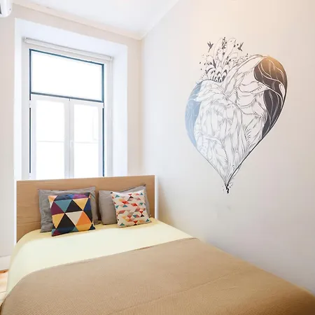 Pleasant Bedrooms In Shared House In The Center Of Praca Da Figueira * 리스본