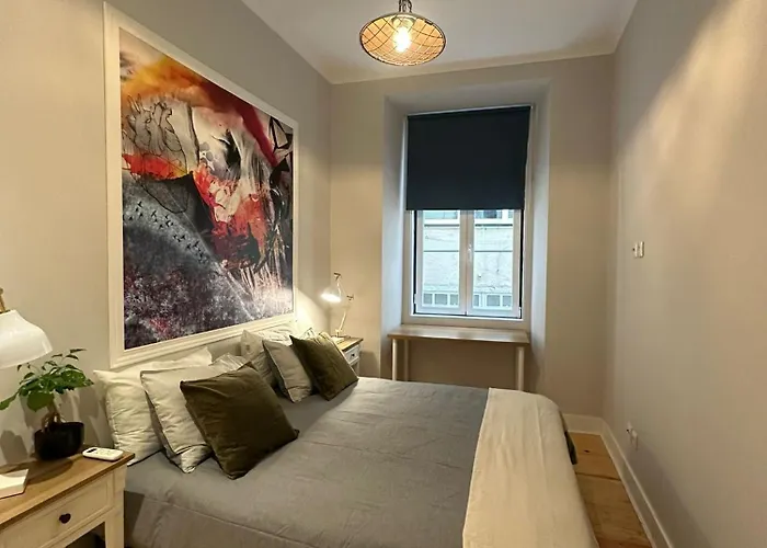Pleasant Bedrooms In Shared House In The Center Of Praca Da Figueira