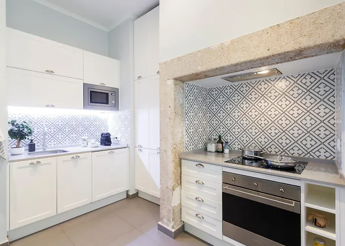 Pleasant Bedrooms In Shared House In The Center Of Praca Da Figueira *